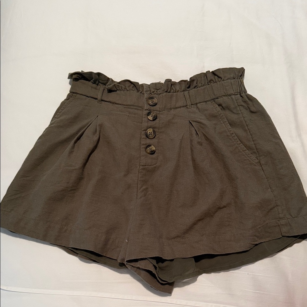 American Eagle short